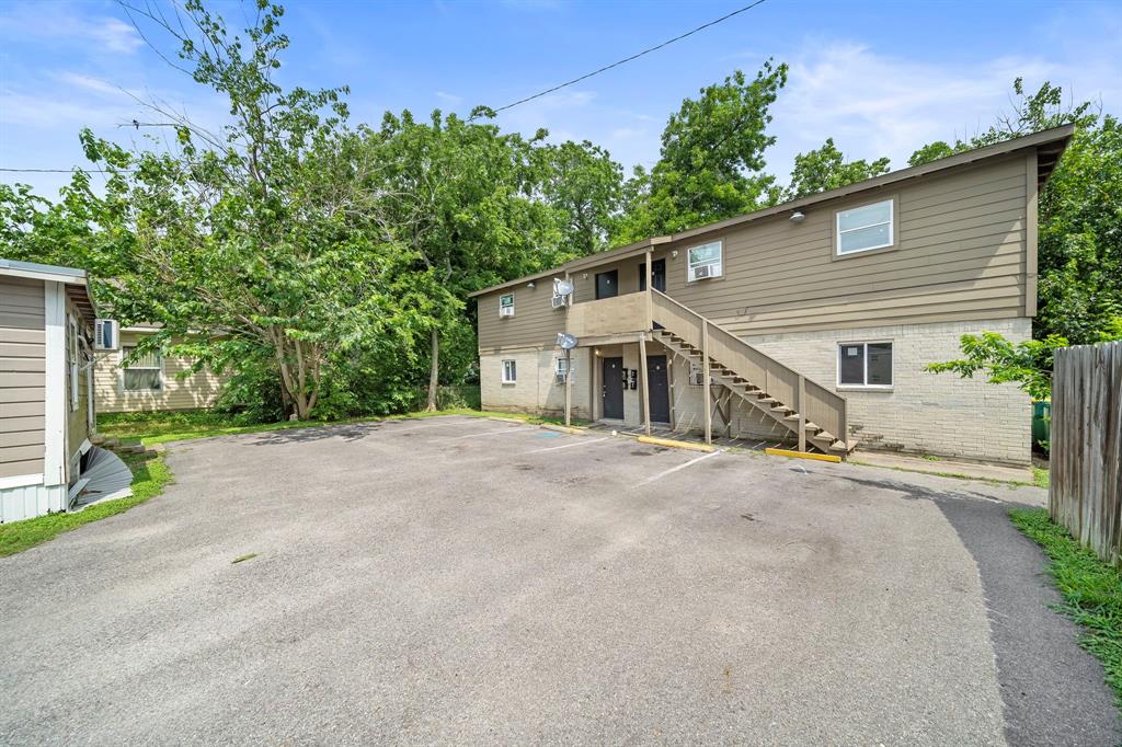 2400  Boss St  La Marque Texas 77568, 33