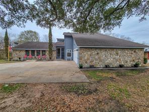 1512 Bell Oaks