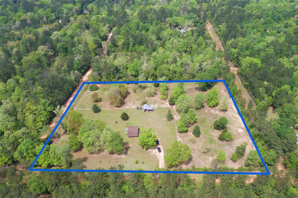 400 Indian Drive Livingston, Texas Beautifully groomed 5 acres in Indian Springs just west of Livingston. Quaint efficiency style home with a country porch. Quiet property up against a wooded reserve. Great weekend get away just 7 miles from Naskila Gaming. Property is set up for horses, goats, llamas or other small livestock. Fully fenced and groomed.