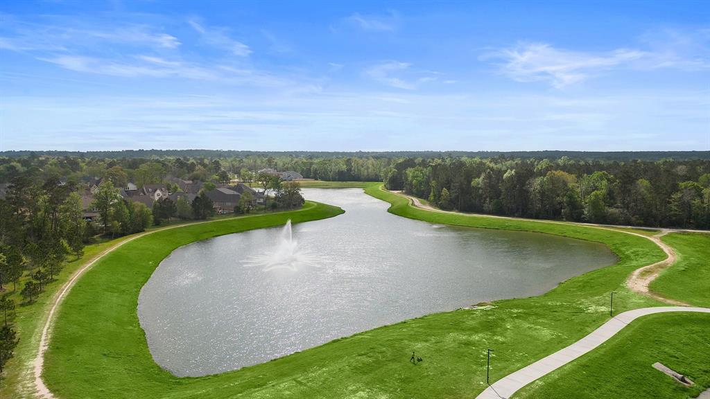 Ideal for leisure and recreation, the neighborhood offers endless natural features such as Fish Creek, Elk Reserve, the Cypress Trail Pond, and Lake Creek.