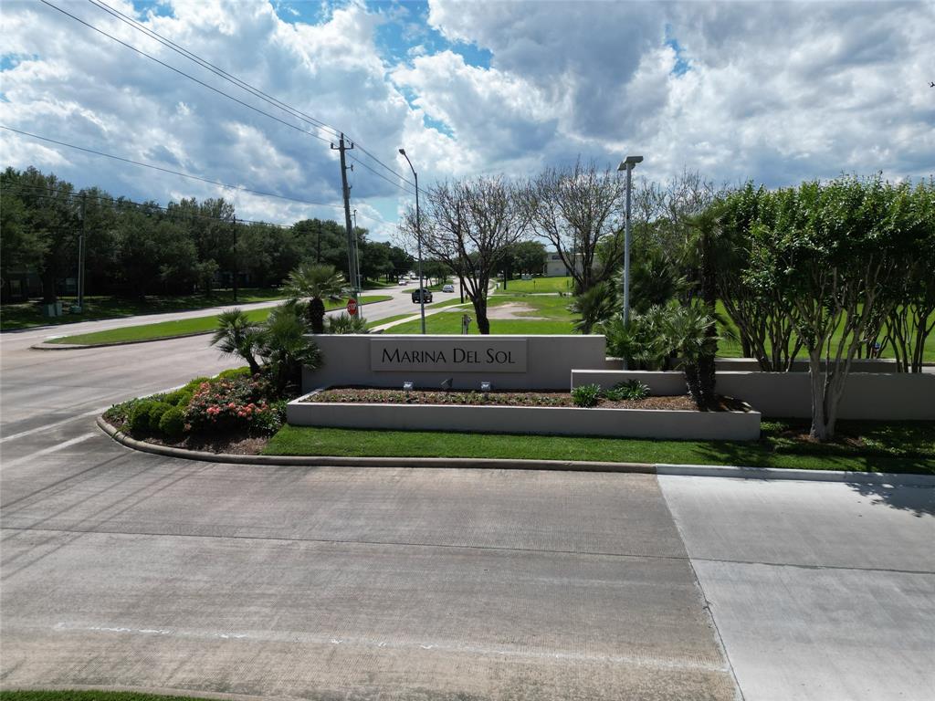 307 Blue Water Way, Kemah, TX 77565