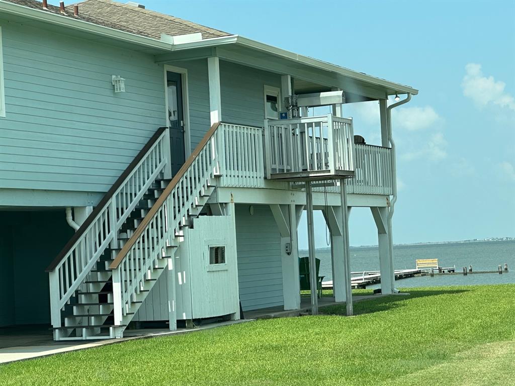 336 E El Campo Beach Road Rd E, Palacios, TX 77465