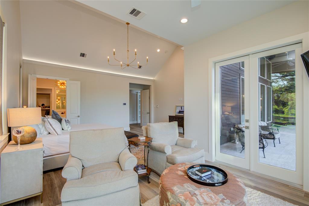 Sitting area with views of the lake