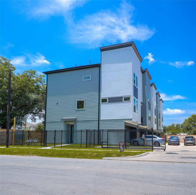 6728  peerless Street Houston Texas 77021, 4