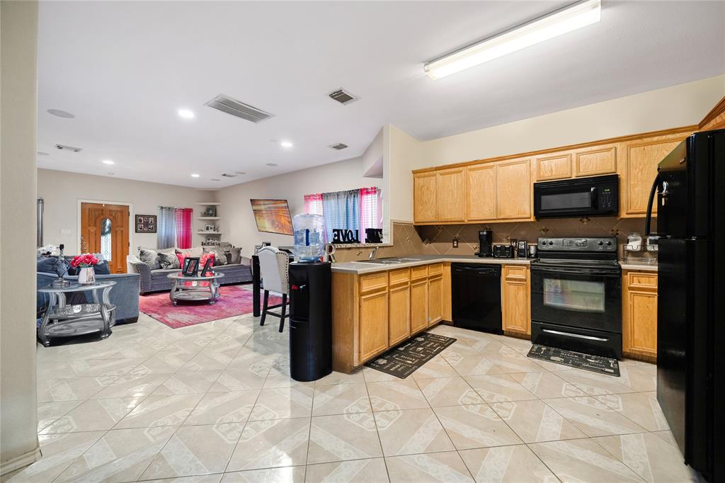 open concept kitchen to the family area!