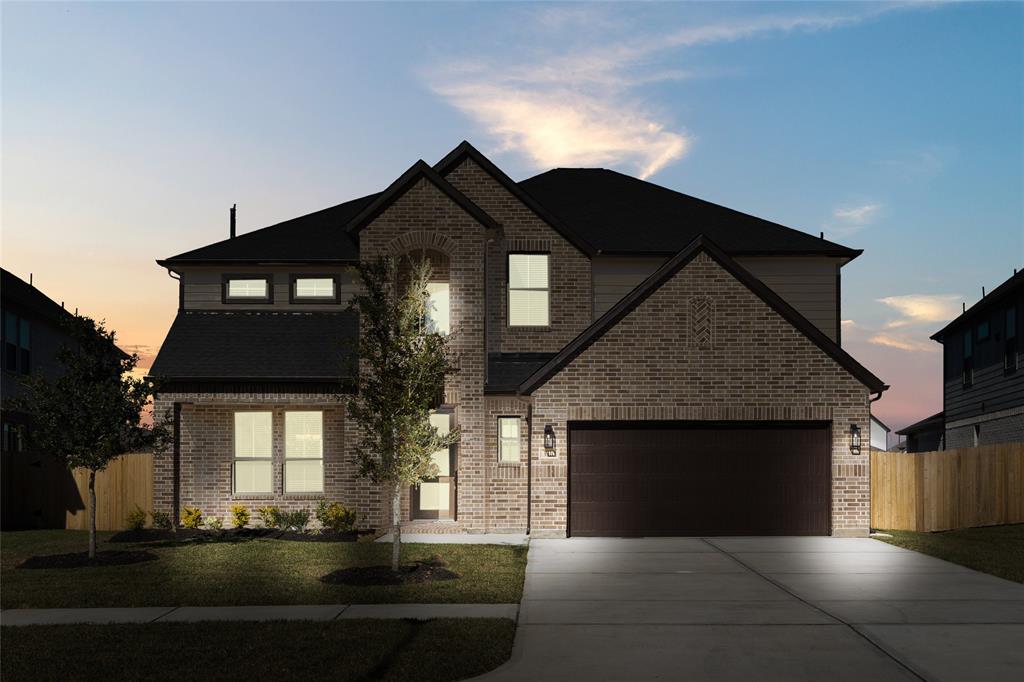 Welcome home to 3310 Majestic Pine Lane located in the community of Briarwood Crossing and zoned to Lamar Consolidated ISD.