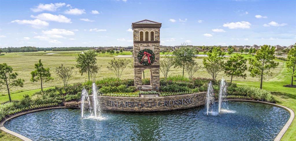 Located in Rosenberg, in highly desirable Fort Bend County, Briarwood Crossing sits just three miles south of Hwy 59, off Highway 36, with convenient access to the Grand Parkway.