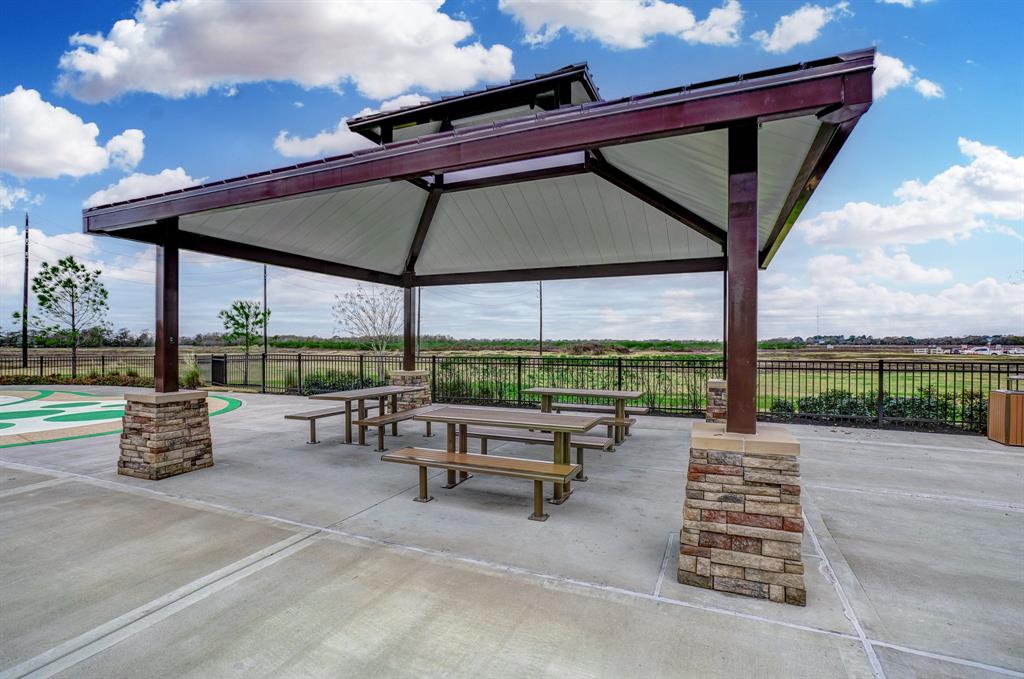 Family-friendly amenities include a five-acre park, recreation area with a splash pad, swimming pool, picnic area and green belts with walking paths. Plus, the subdivision is surrounded with restaurants, education opportunities, entertainment venues, shopping and more.
