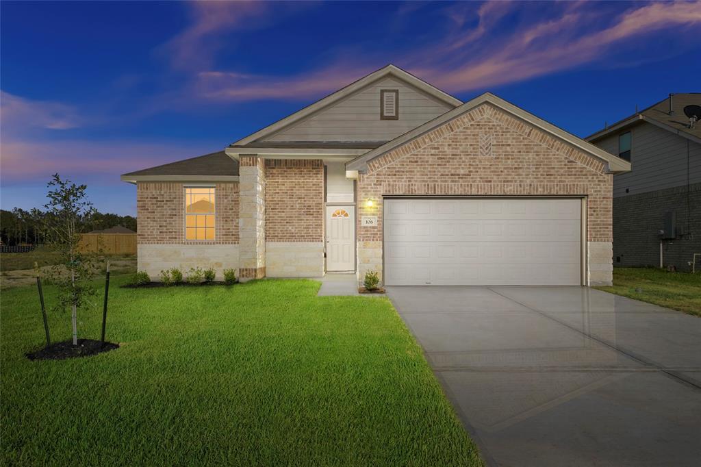 106  piney point ct anahuac, TX 77514