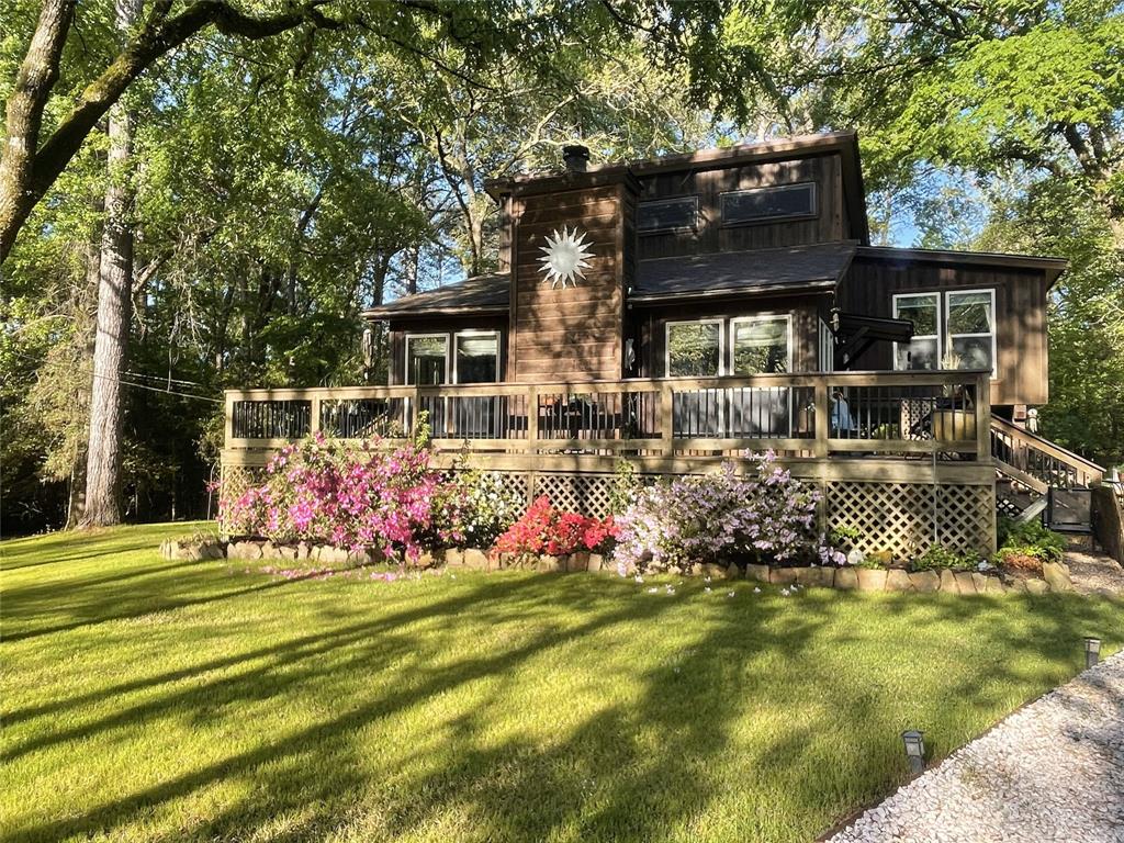 Welcome to 1344 Hickory Ln, located in The Landing on Lake Livingston waterfront community.