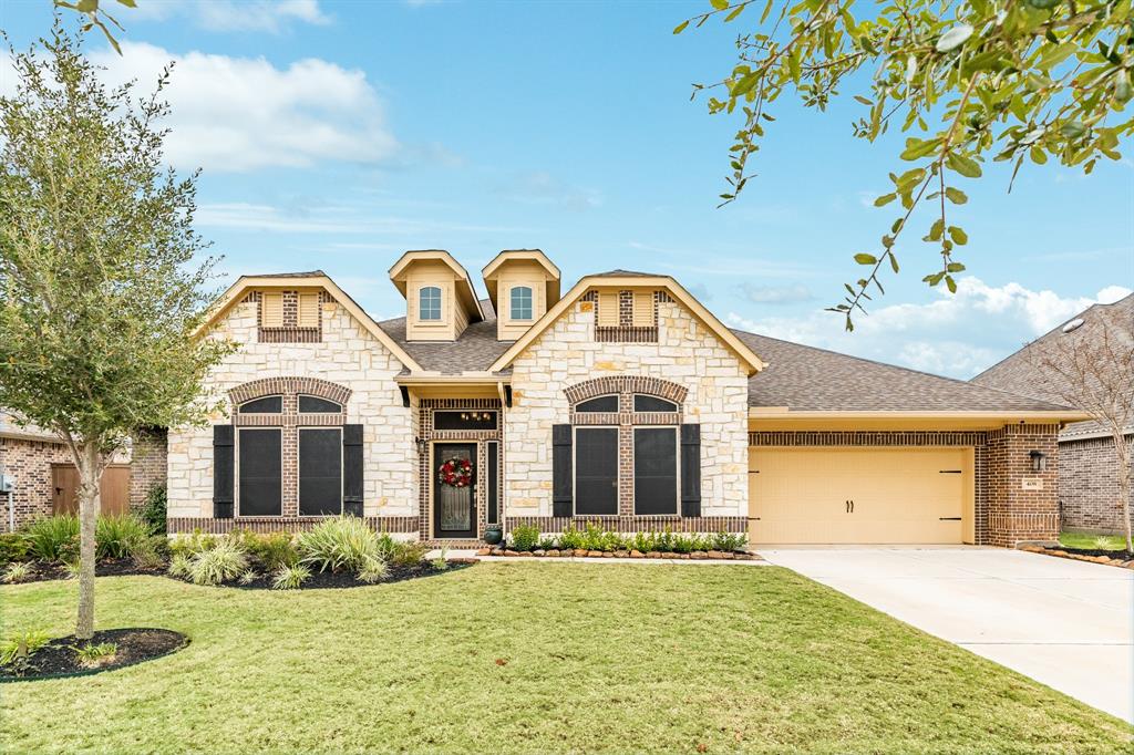 408 Bentwood Way, Clute, TX 77531