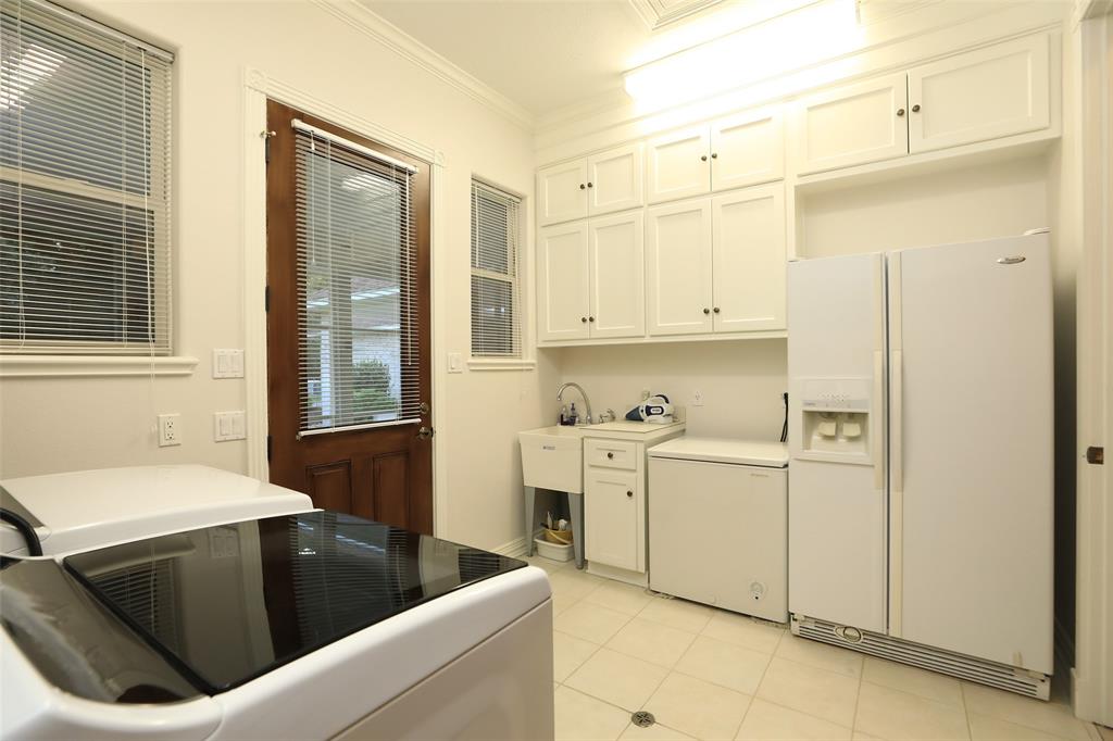 Another view of the large utility room.
