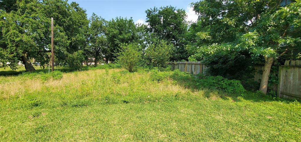 1910  Davis Street Houston Texas 77026, Houston