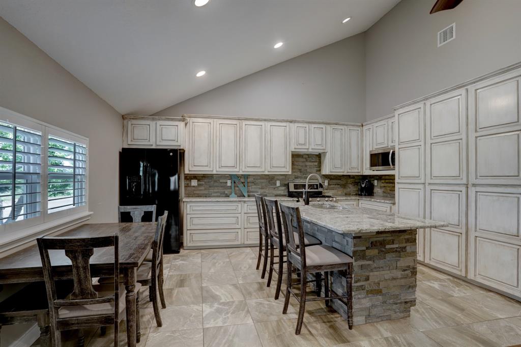 Kitchen & Dining Area