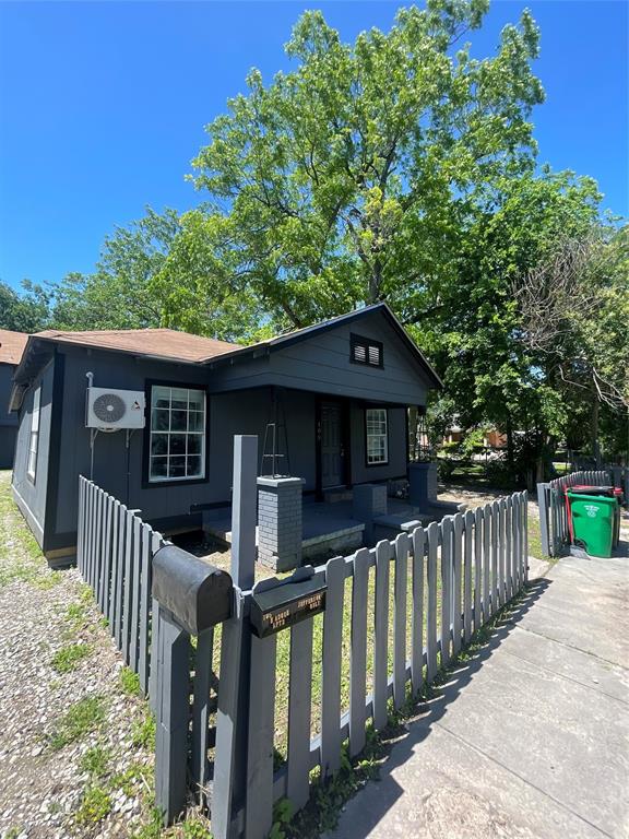 105 E Adoue Street, Baytown 105 E Adoue Street Baytown Texas 77520, 2