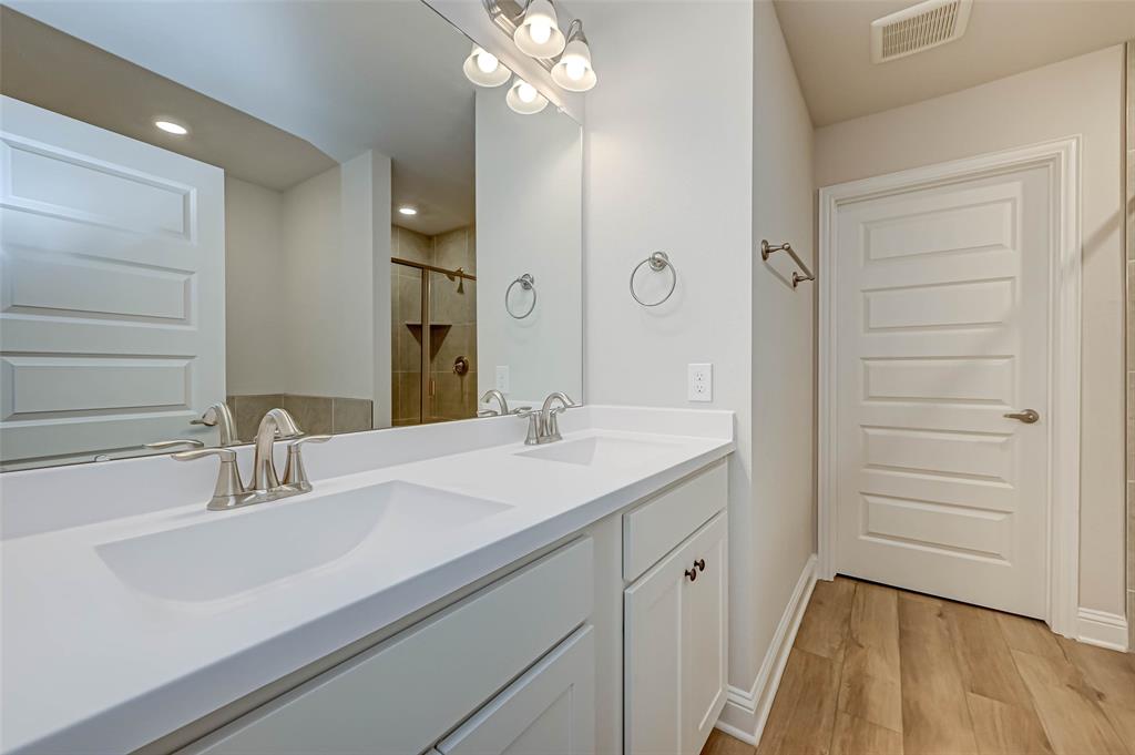Dual vanity sinks in primary bathroom