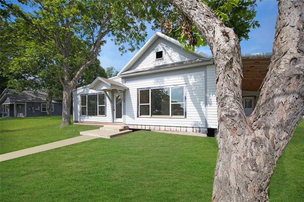 1612 Saint Peter Street, Gonzales, TX 78629