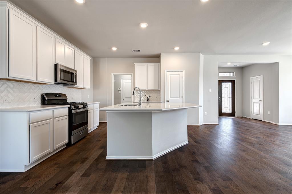 This kitchen just works!!