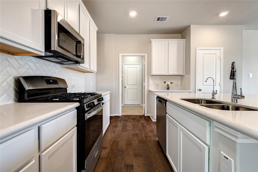 Note gas range and very unique backsplash.