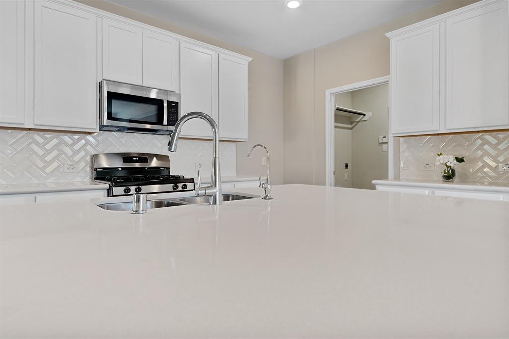 Imagine a huge buffet for your guests on this beautiful quartz count on the island.  Or just handy as a breakfast area for every day.