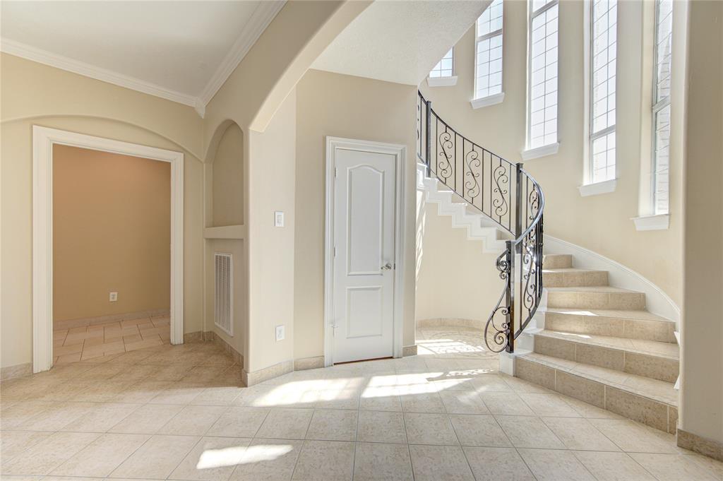 Spiral staircase leading to the second floor will surely be the backdrop of many family pictures.