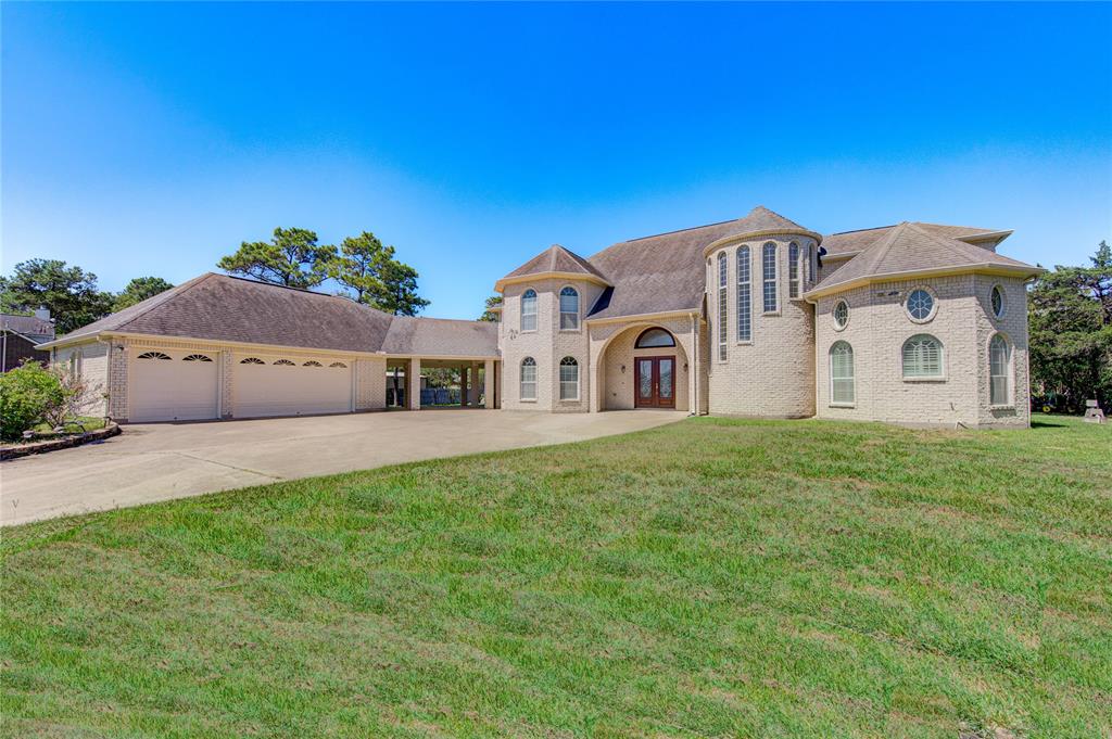 Beautiful elevation with ample parking!