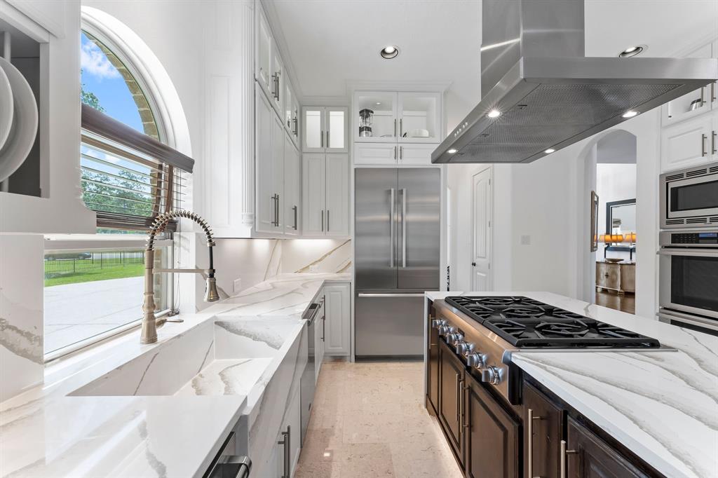 The oversized Provence style sink eludes the luxuriousness of this gathering space.