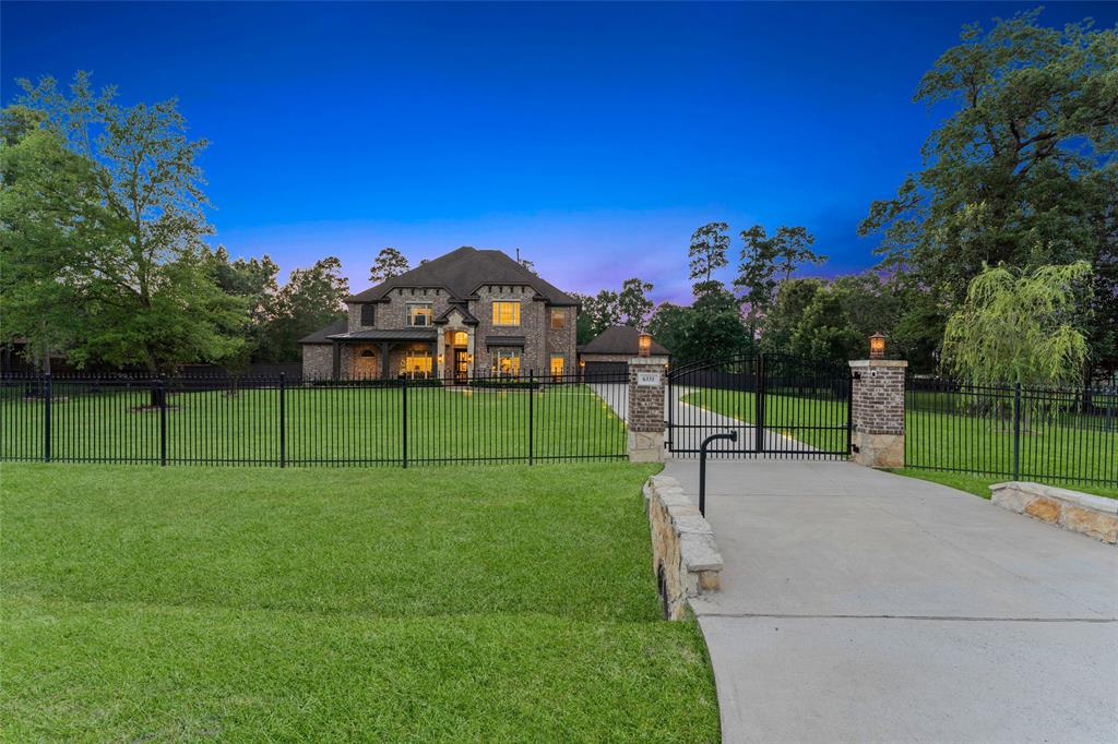 6331 Star Light Court is a real beauty even at night! The driveway and sidewalk are well lit after dark.