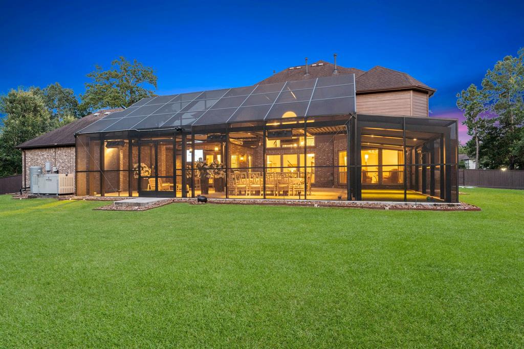 You and your guests will enjoy many evenings bug free in the completely enclosed back patio.