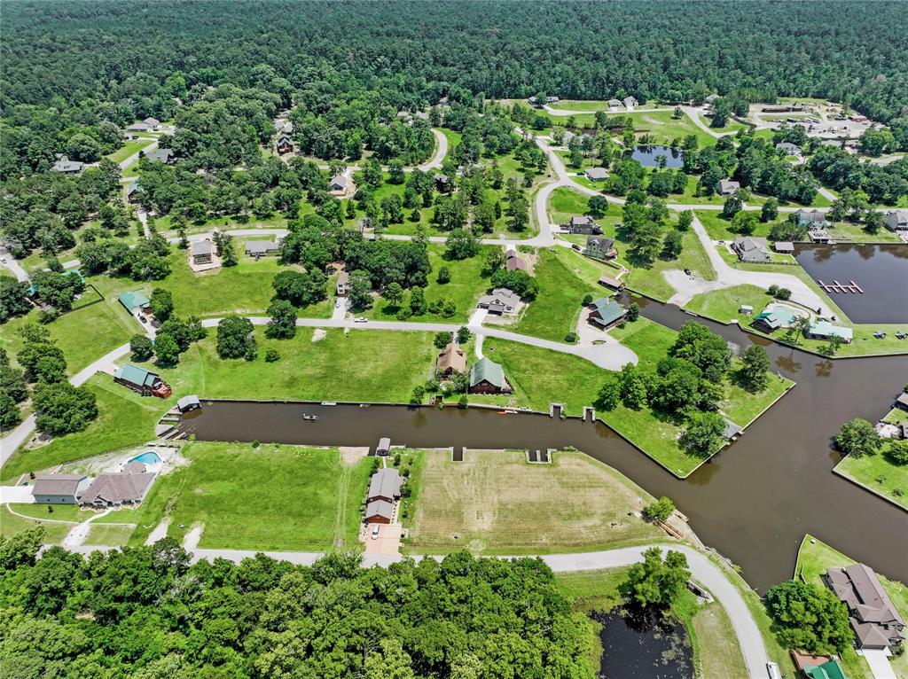 Isn\'t this a wonderful birds eye view of Wildwood Shores! The marina is in the top right, you\'ll notice one of the pools with a club house just around the corner from this lot.