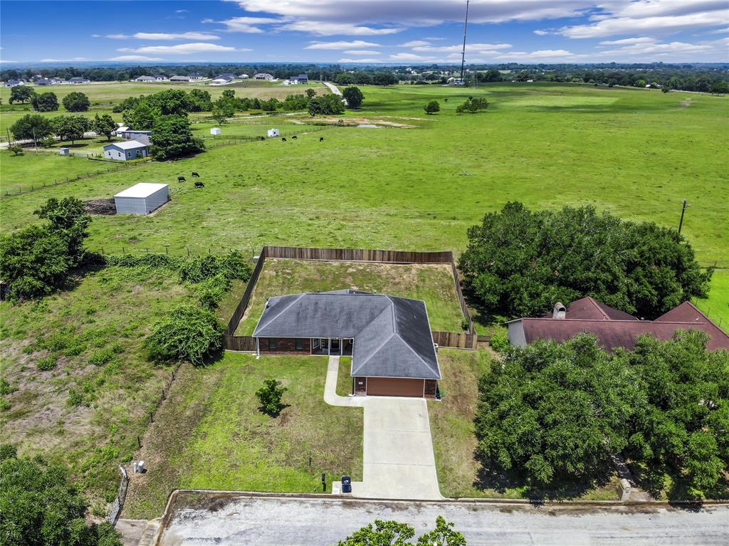112 Wild Phlox Dr, Bellville, TX 77418