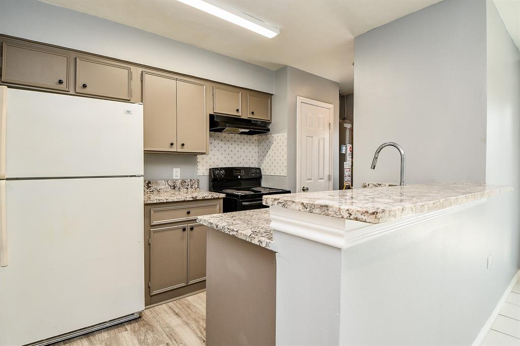 Photo #8: 10677268 Listing 