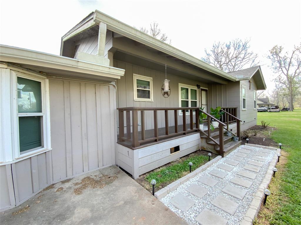 751 County Road 703, West Columbia, TX 77486