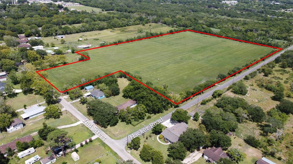 Developers Diamond or opportunity for your own custom build with plenty of privacy! Here is the perfect place to build a small quiet suburb community! Hitchcock is a growing community with plenty of development taking place. This 14.8 acres of land sits in the perfect location in Hitchcock for convenience and country surroundings. Near Hwy 6 which offers easy access to Galveston or heading towards Houston. It’s down the road from a boat ramp for days on the bay or fishing. This gem has lots of potential whether a developer or individual wanting to build your own dream home! Call agent TODAY for more information and to schedule a tour of the land. Agent must be present.