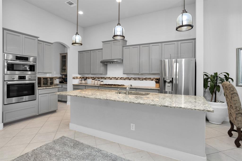 Large Island Kitchen with lots of room for multiple Chefs.