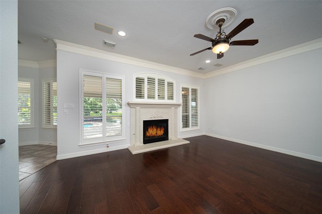 9 Swan Isle Blvd, Missouri City, TX 77459