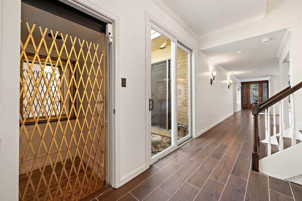 20  Bayou Shadows Street Houston Texas 77024, 23