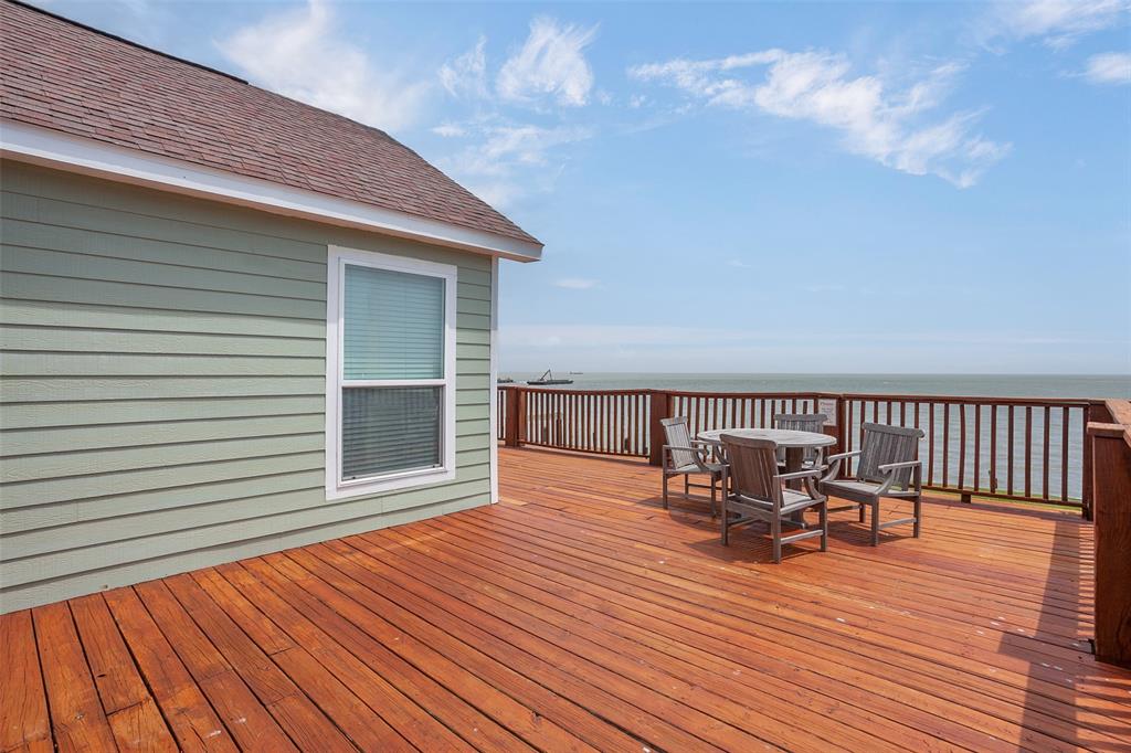 213 Heartfield Ln, Smith Point, TX 77514