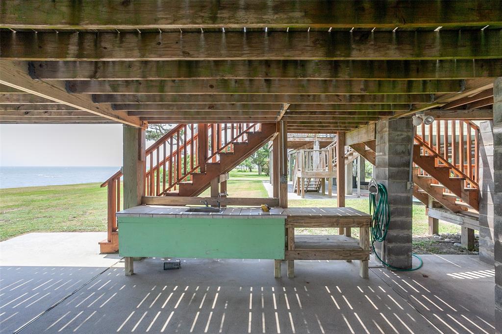 213 Heartfield Ln, Smith Point, TX 77514