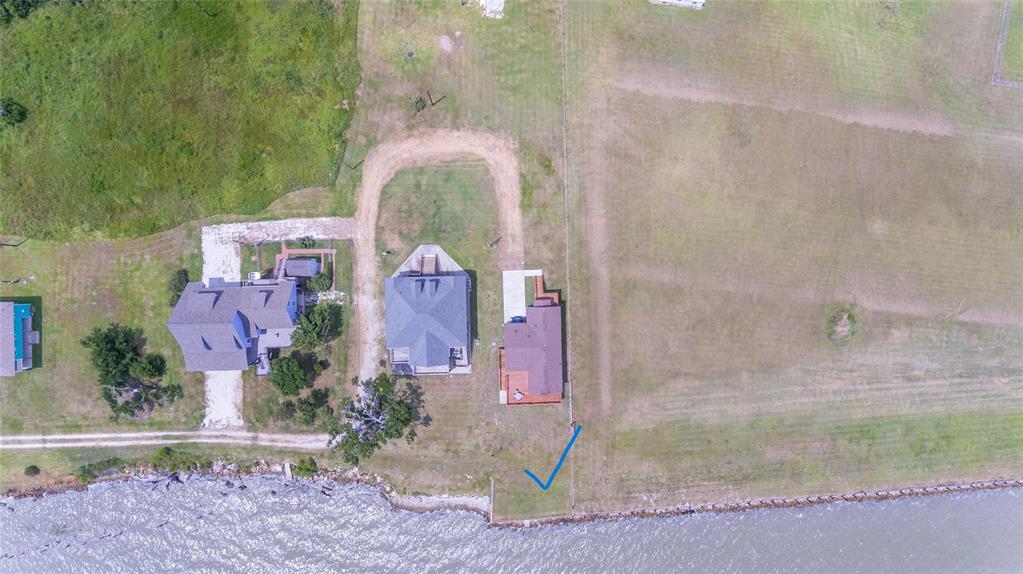 213 Heartfield Ln, Smith Point, TX 77514