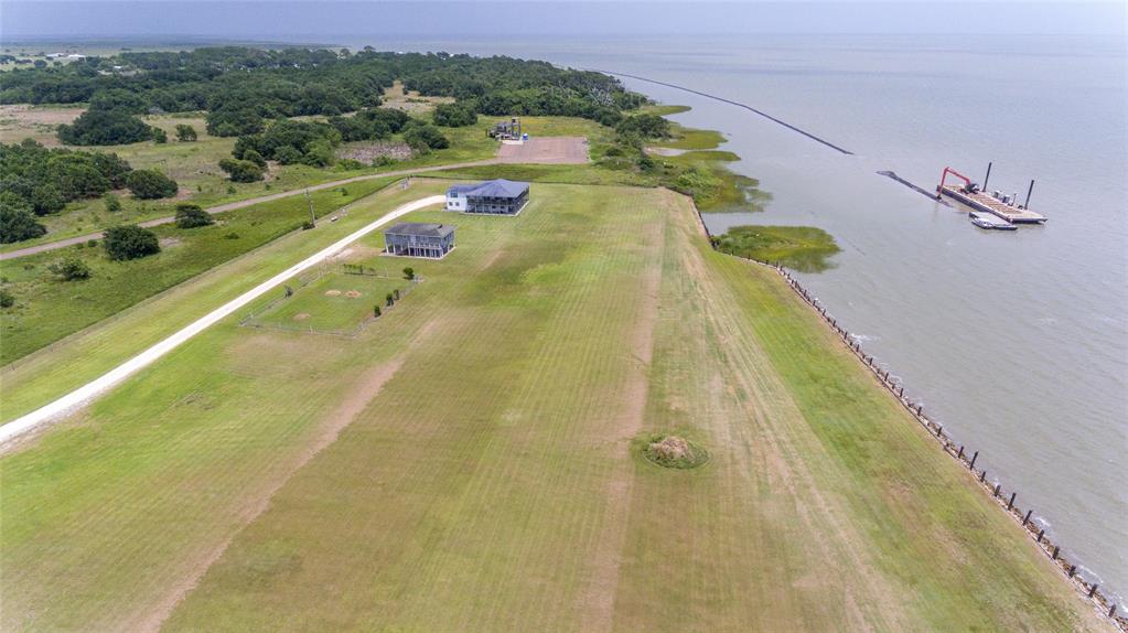 213 Heartfield Ln, Smith Point, TX 77514