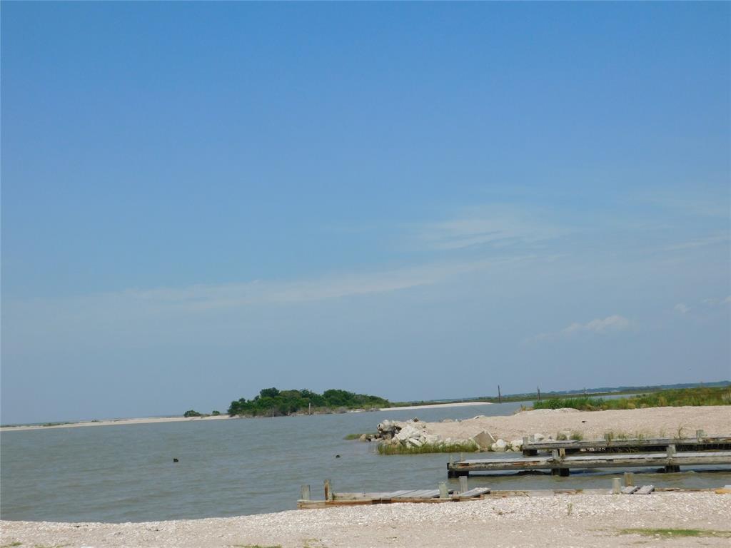 213 Heartfield Ln, Smith Point, TX 77514