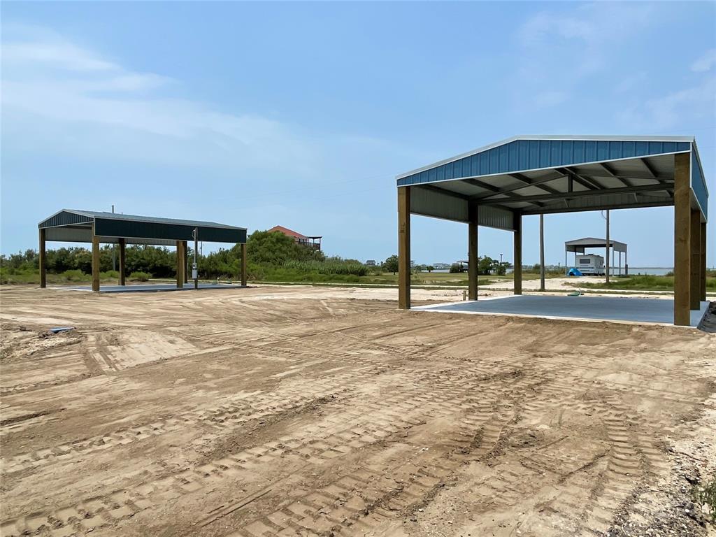 1137  Beach Front Road Gilchrist Texas 77617, 33