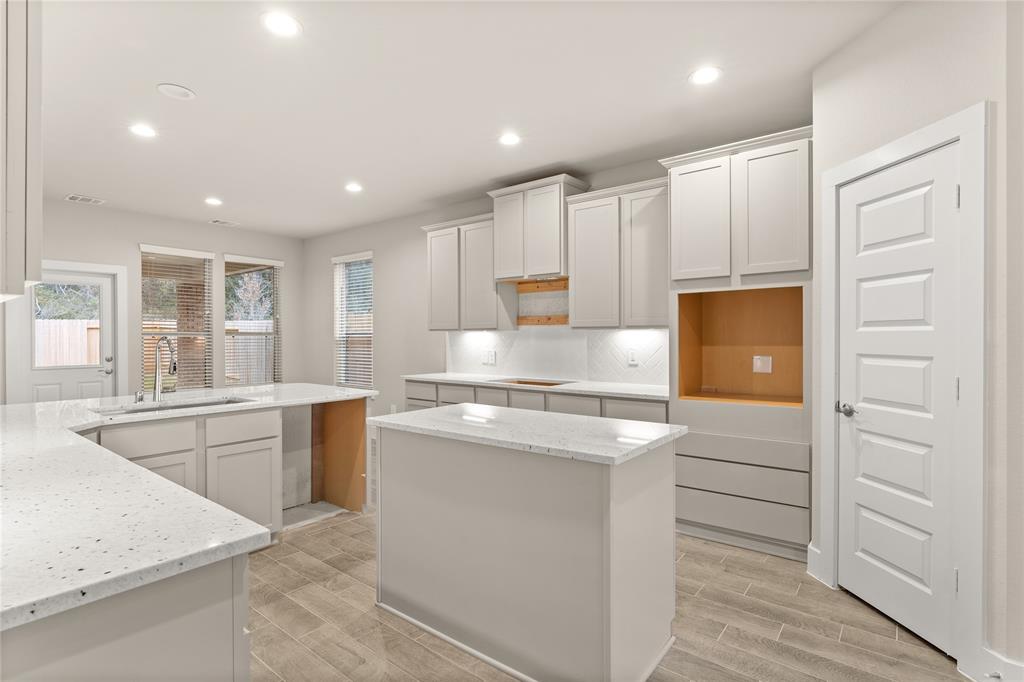 This kitchen will not disappoint! Your family and guests will enjoy many nights of fun, food and entertainment with ample counterspace and kitchen island for setting up a wonderful array of provisions.