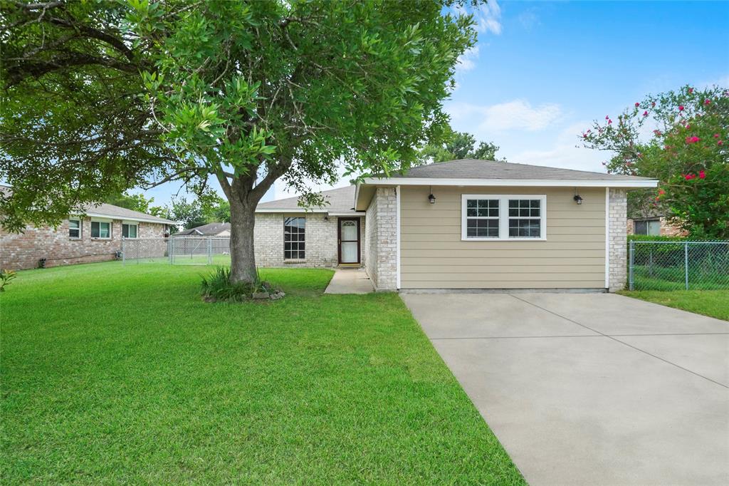 205  Bert Street Angleton Texas 77515, 5