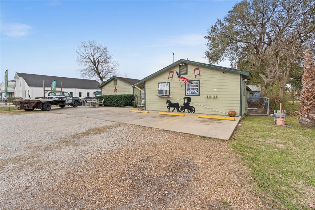 2200  Peach Avenue Bay City Texas 77414, Bay City
