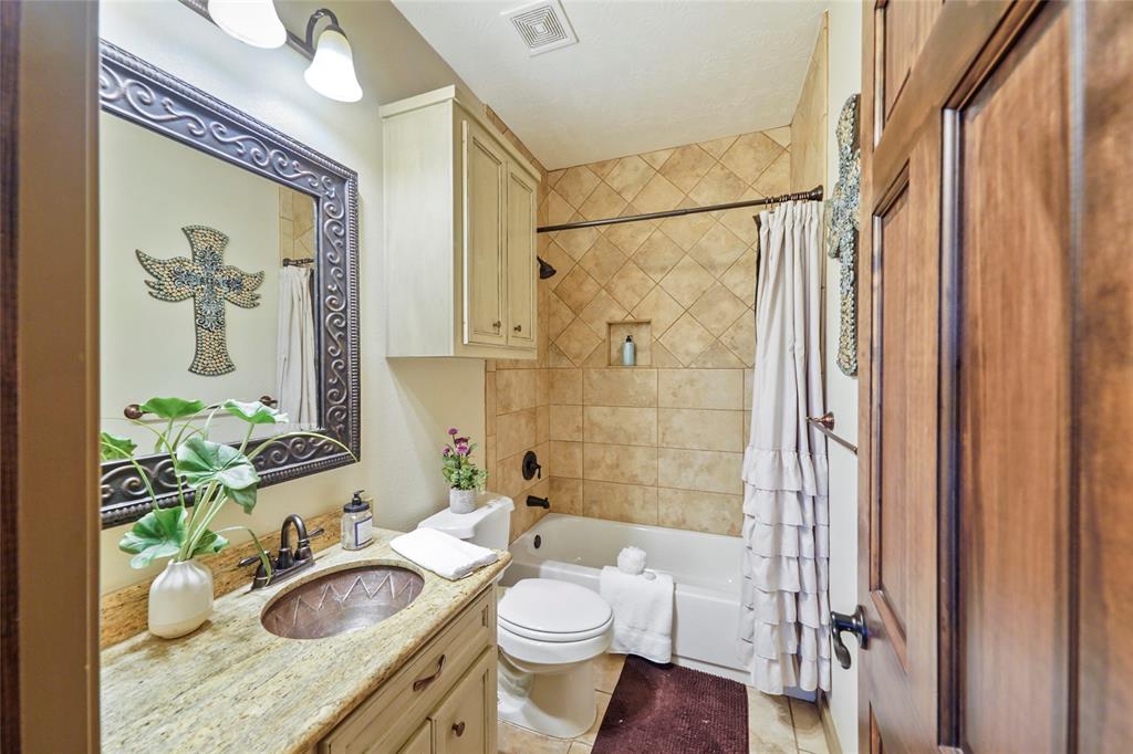 Secondary Bathroom Shared by the Two Secondary Bedrooms!