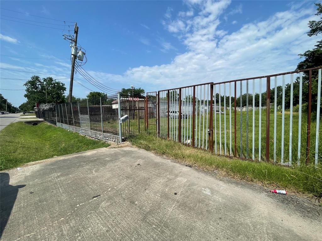 2916 Golfcrest Boulevard, Houston 2916 Golfcrest Boulevard Houston Texas 77087, 4