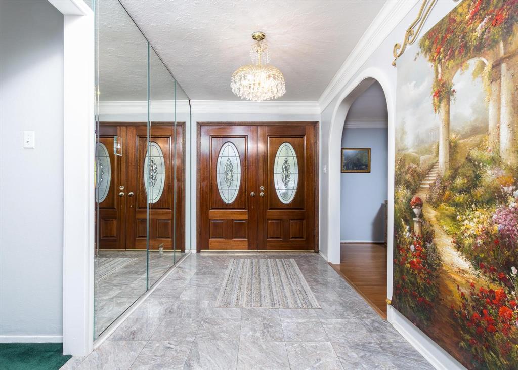 11.5 ft x 7 ft Double-Door Marble Entry
