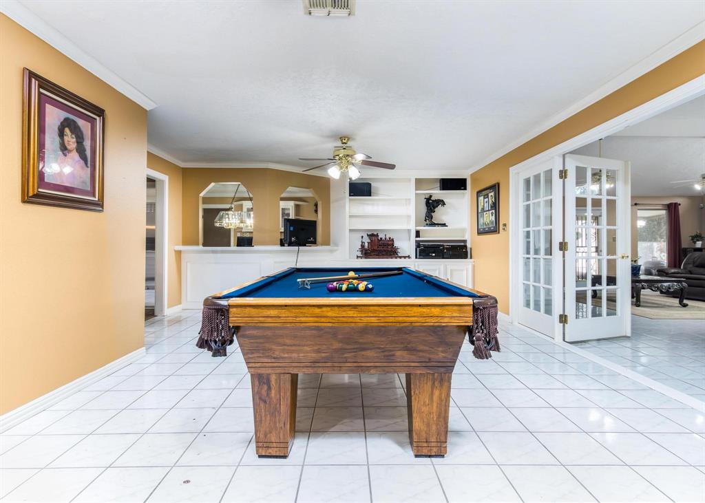 27 ft x 16.5 ft Game room - between Family Room and Sun Room